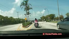 彼女は彼女の猫で兼の負荷を獲得するのが大 ...