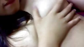 女性と日焼けライン