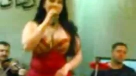 素晴らしい金髪ブロンドは、彼女の大きなお ...