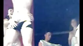 有名人の女性を与えるこの背の高い下衆野郎 ...