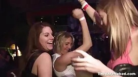 あなたの美味しいショーを先に行く 女性  ...
