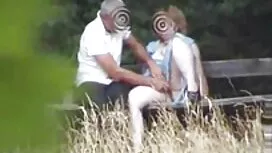森の中のぽっちゃりカップル。 女性 専用 ...