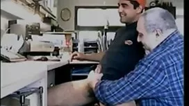 私は蜂蜜に彼女のパンティーで兼を取ってい ...